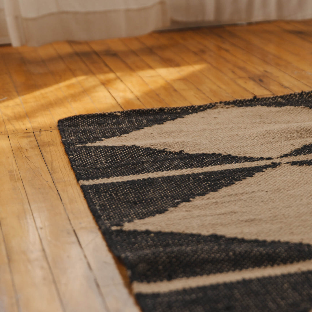 Handloomed Diamond Floor Mat - Charcoal/Natural