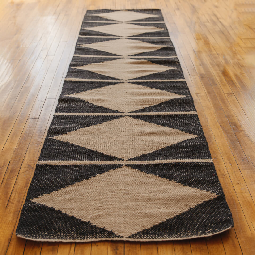 Handloomed Diamond Floor Mat - Charcoal/Natural