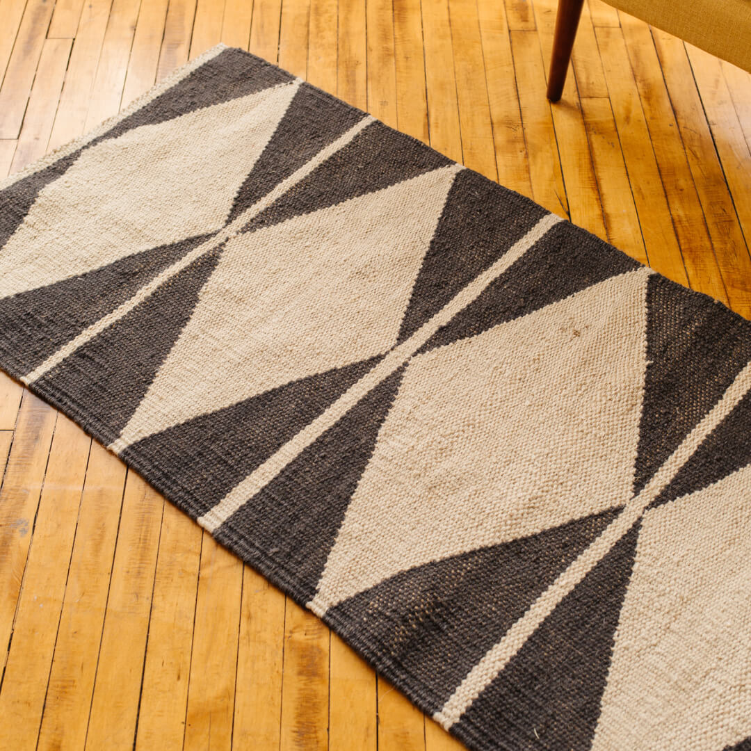 Handloomed Diamond Floor Mat - Charcoal/Natural