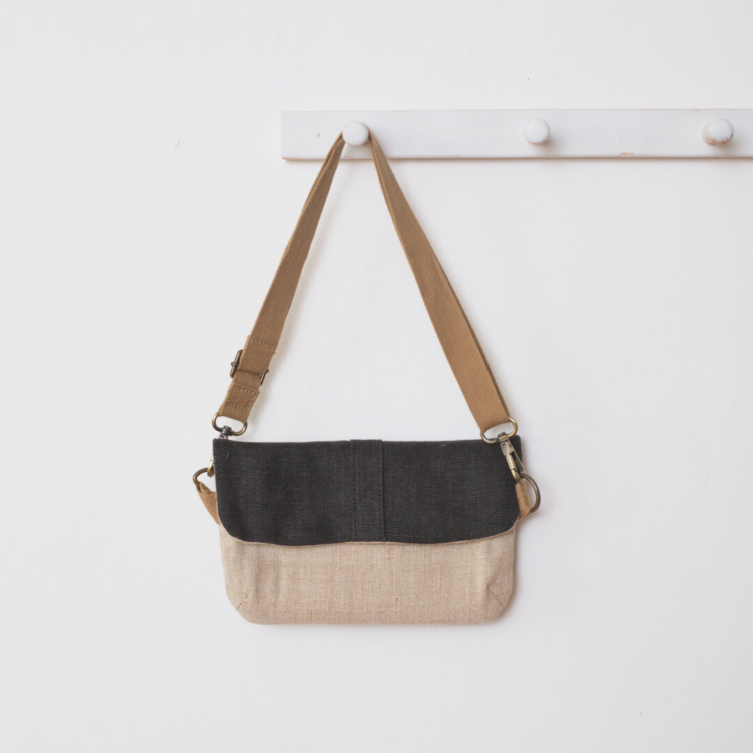 The Austin Belt Bag is a gorgeous accessory, with a jute canvas exterior and interior cotton lining, along with an adjustable strap. It is perfect for everyday use or a night out, anytime you want a hands-free pouch.