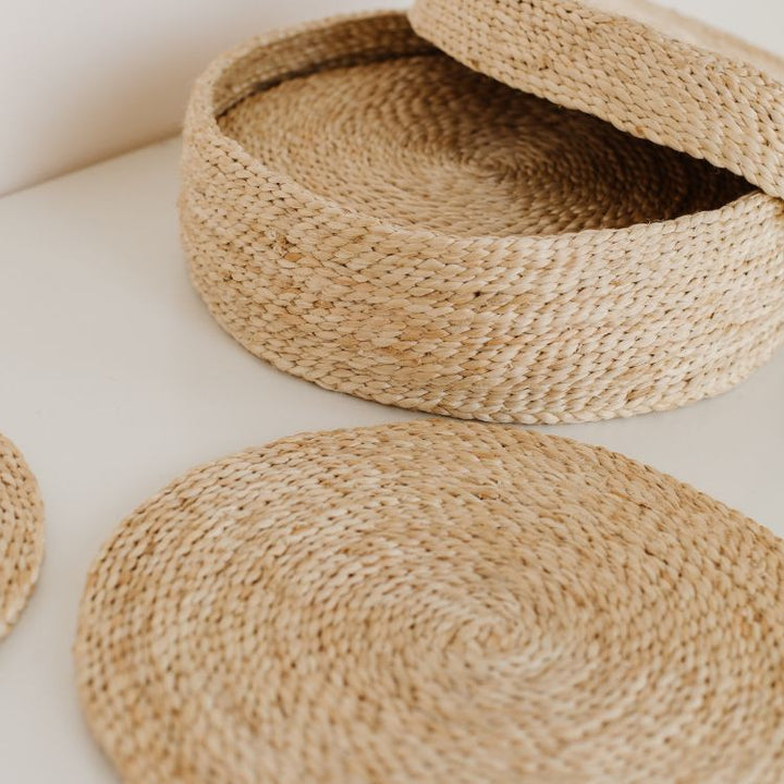 Handwoven Jute Round Placemats, Set of 8 in natural jute fibers, perfect for adding rustic charm and protecting your dining table from scratches and spills. Elegant and versatile for indoor or outdoor use.